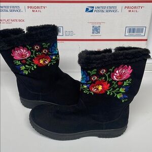 Roebuck & Co. Heritage Supply Co Winter Boots with Floral Embroidery Sz 6